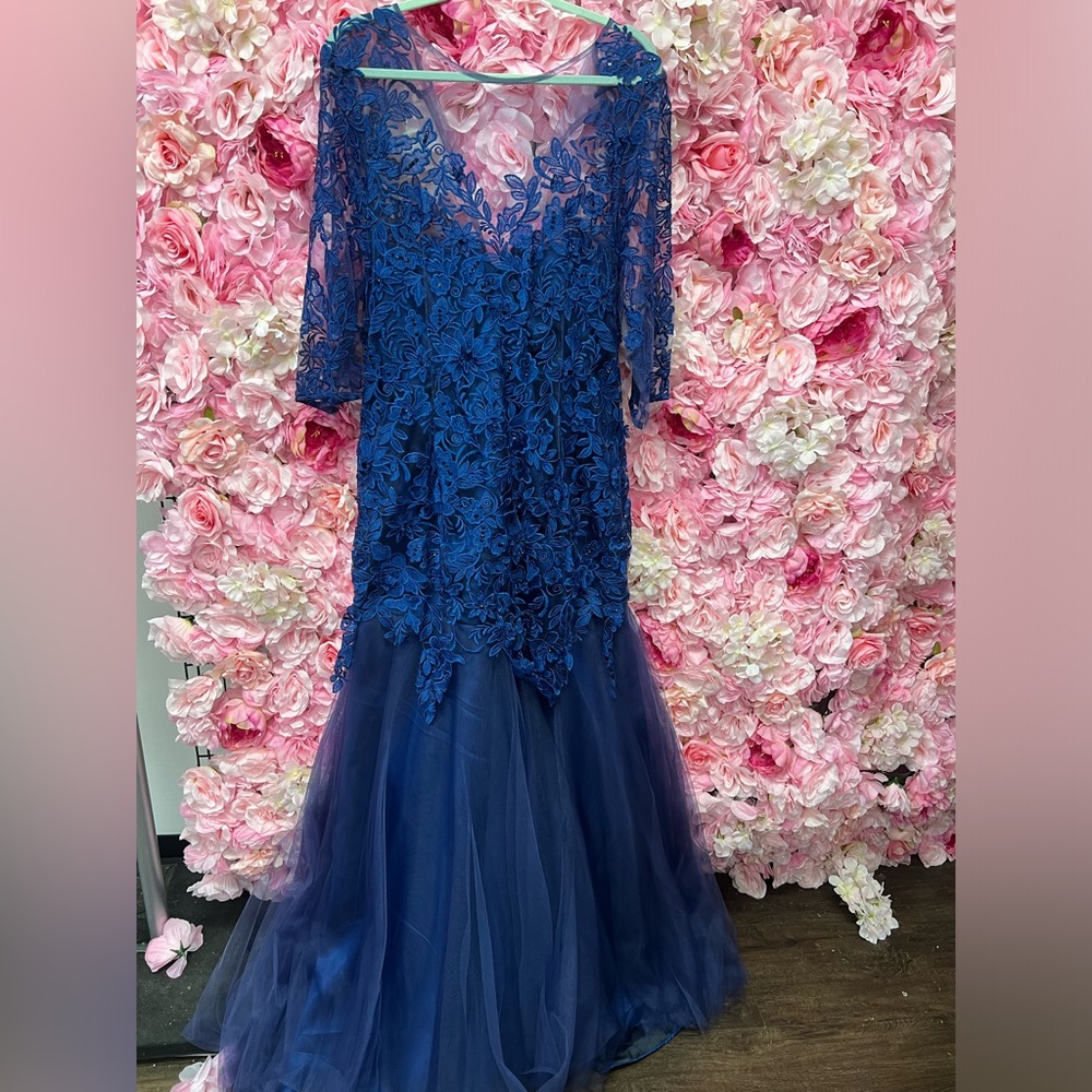 Macis size 18 blue mermaid lace dress with sleeves